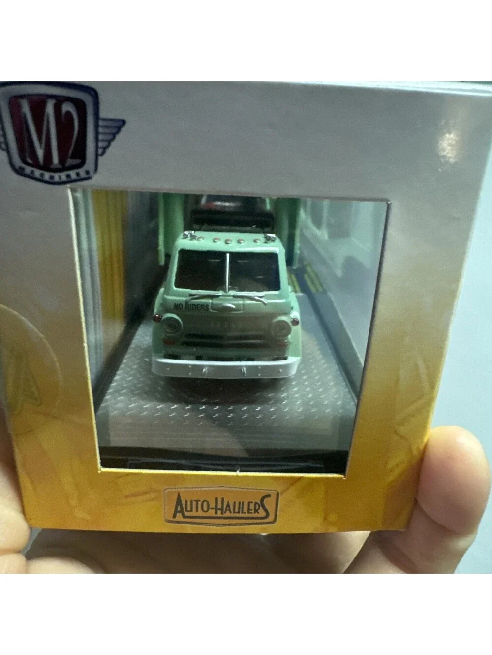 1:64 M2 Auto-Haulers 1966 Dodge L-600 COE 1966 Charger 383 1969 Charger Daytona